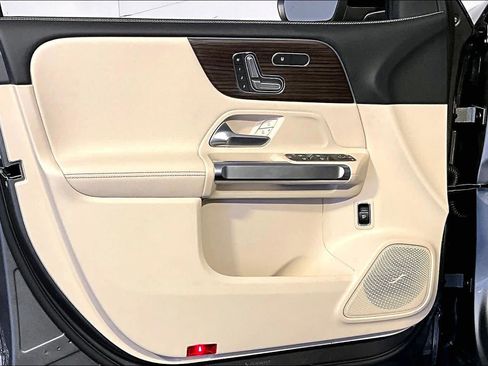 New 2026 Mercedes-Benz GLB 250 4MATIC image 11