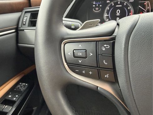 Used 2023 Lexus ES 250 w/ Premium Package image 16