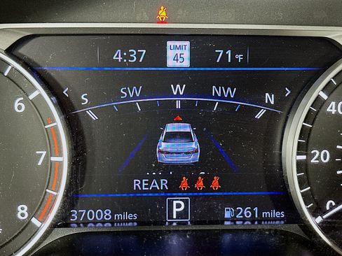 Used 2023 Nissan Altima 2.5 SV w/ SV Premium Package FWD image 19