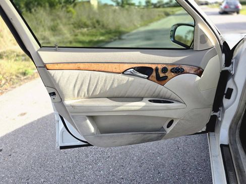 Used 2006 Mercedes-Benz E 350 4MATIC Sedan image 28