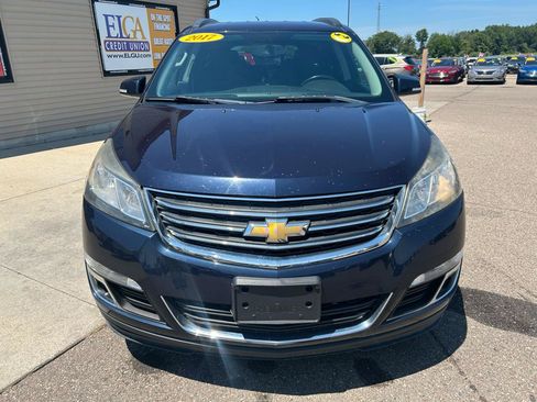 Used 2017 Chevrolet Traverse LT w/ Style and Technology Package FWD image 2