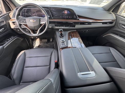 Used 2024 Cadillac Escalade Luxury image 28