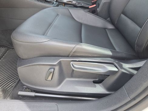 Used 2019 Volkswagen Golf SE FWD image 25