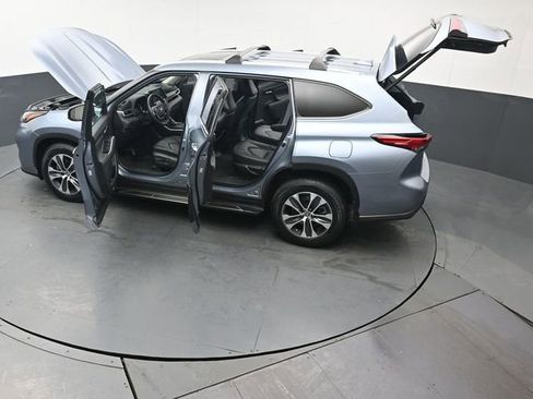 Used 2022 Toyota Highlander XLE image 55