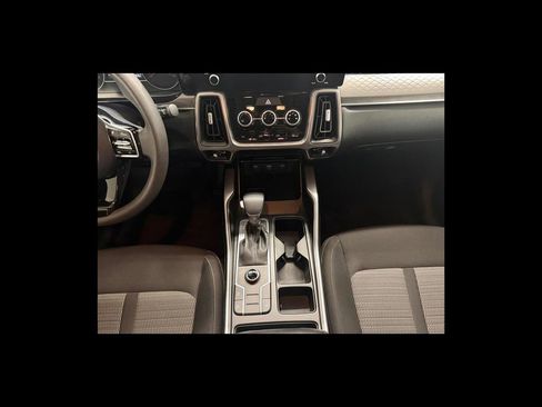 Used 2023 Kia Sorento LX AWD/4WD image 16