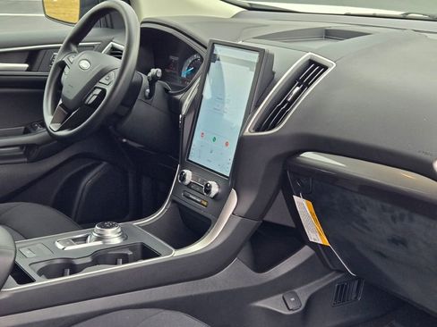Used 2024 Ford Edge SE image 7