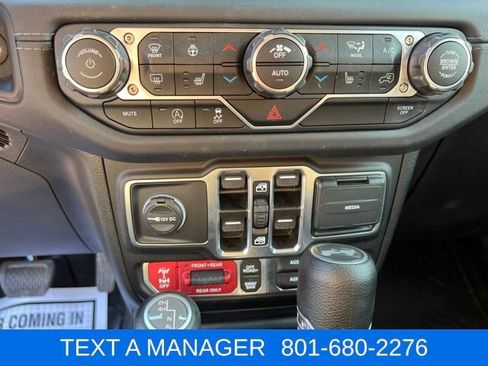 Used 2025 Jeep Wrangler Unlimited Rubicon w/ Convenience Group AWD/4WD image 22