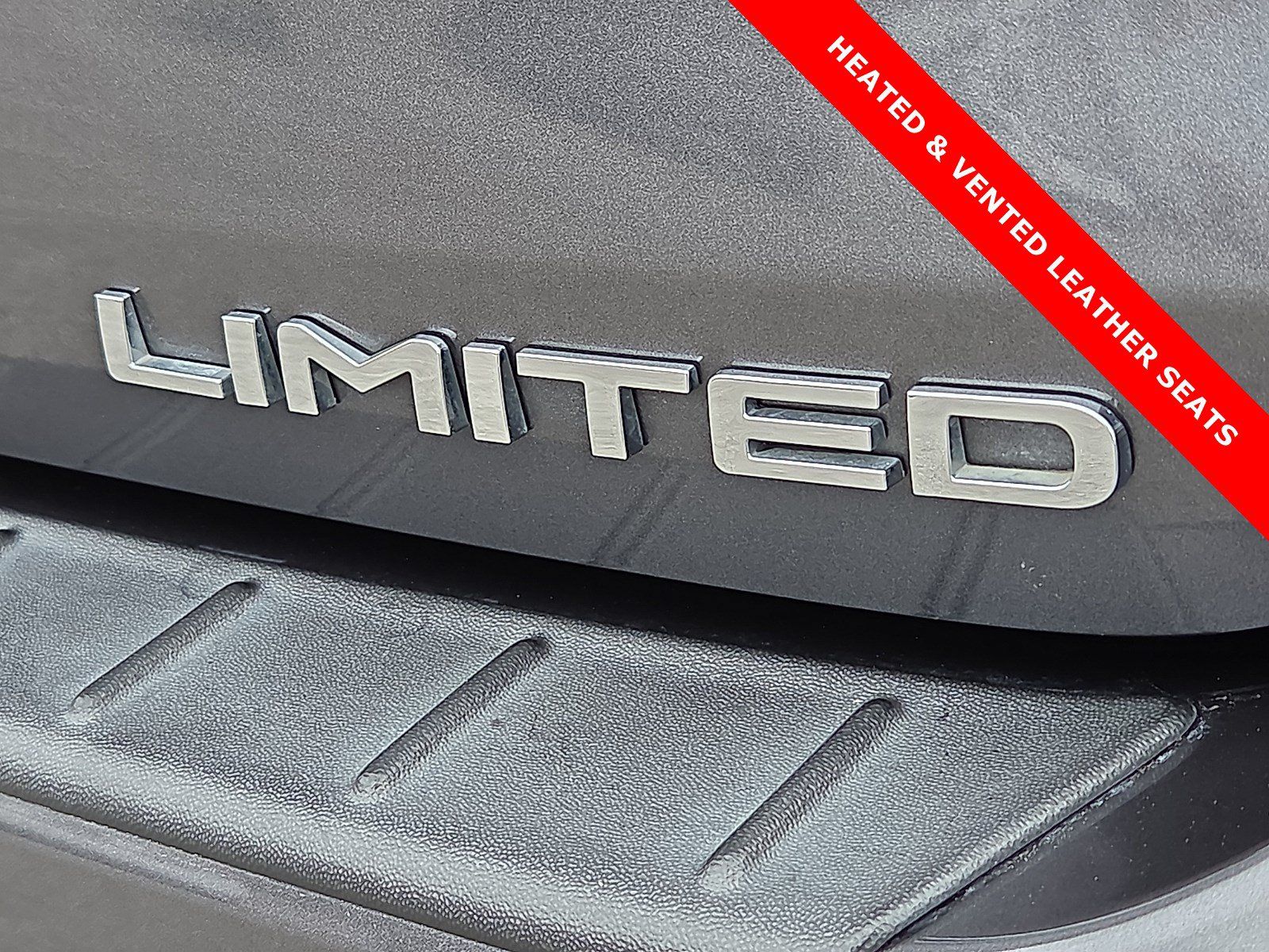 Used 2025 Toyota Highlander Limited FWD image 8
