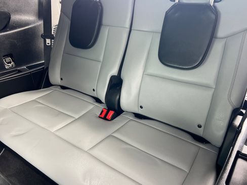 Used 2021 Ford Explorer XLT w/ Equipment Group 202A image 15