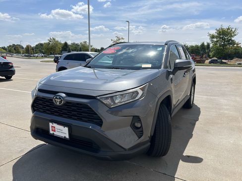 Used 2021 Toyota RAV4 XLE w/ Convenience Package AWD/4WD image 3
