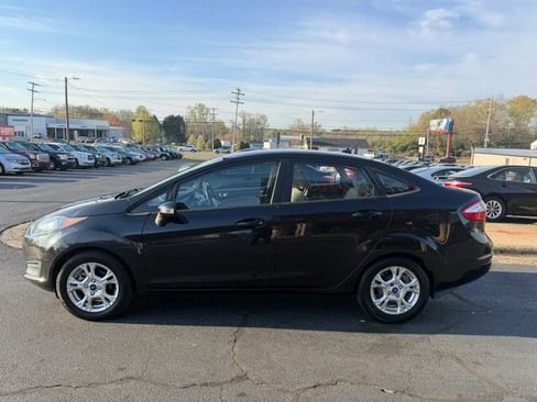 Used 2014 Ford Fiesta SE image 4