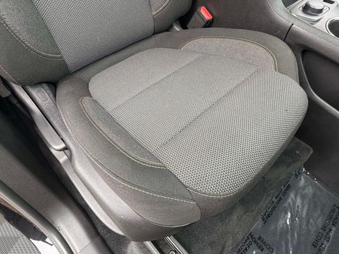 Used 2021 Chevrolet Traverse LS FWD image 29