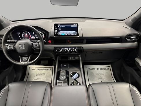 Used 2025 Honda Pilot TrailSport image 12