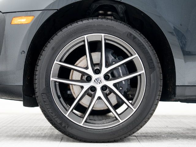 Certified 2026 Porsche Macan AWD/4WD image 33
