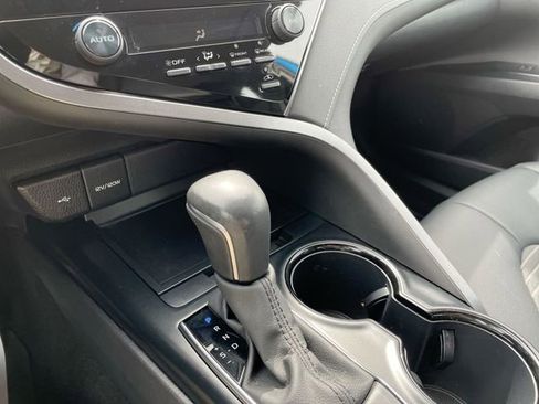 Used 2020 Toyota Camry SE image 19