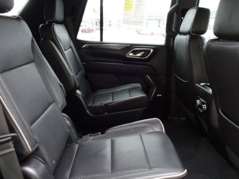 Used 2023 GMC Yukon SLT image 11