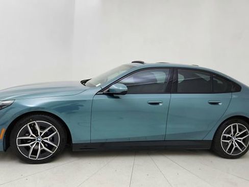 Used 2026 BMW i5 eDrive40 image 3