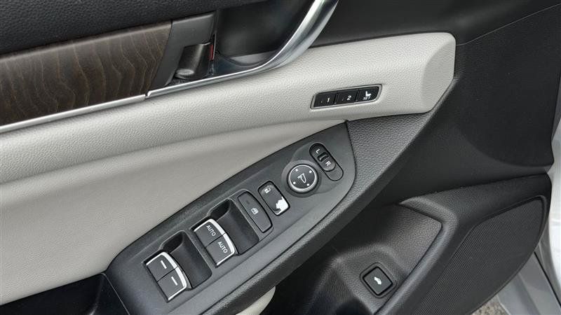 Used 2018 Honda Accord Touring image 22
