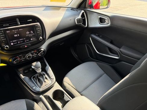 Certified 2023 Kia Soul LX FWD image 21