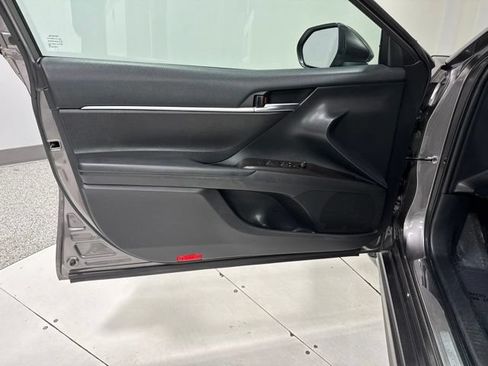 Used 2023 Toyota Camry SE FWD image 10