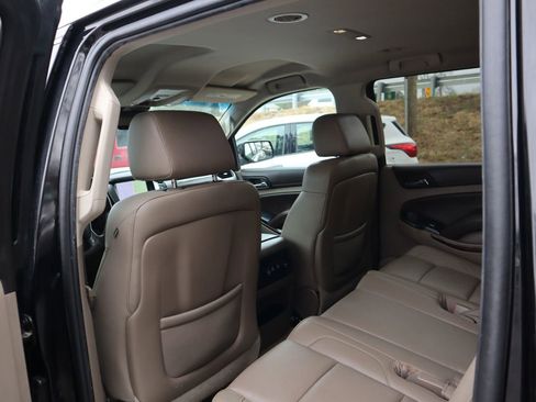Used 2015 Chevrolet Suburban LT image 12