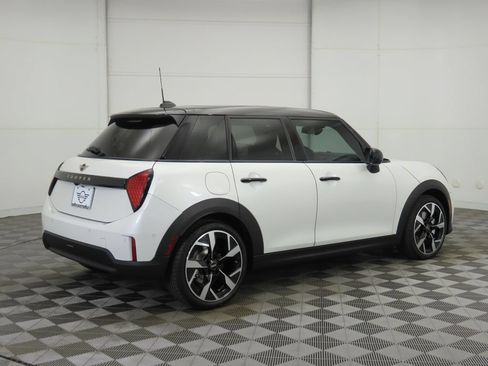 Used 2026 MINI Cooper 4-Door Hardtop FWD image 9