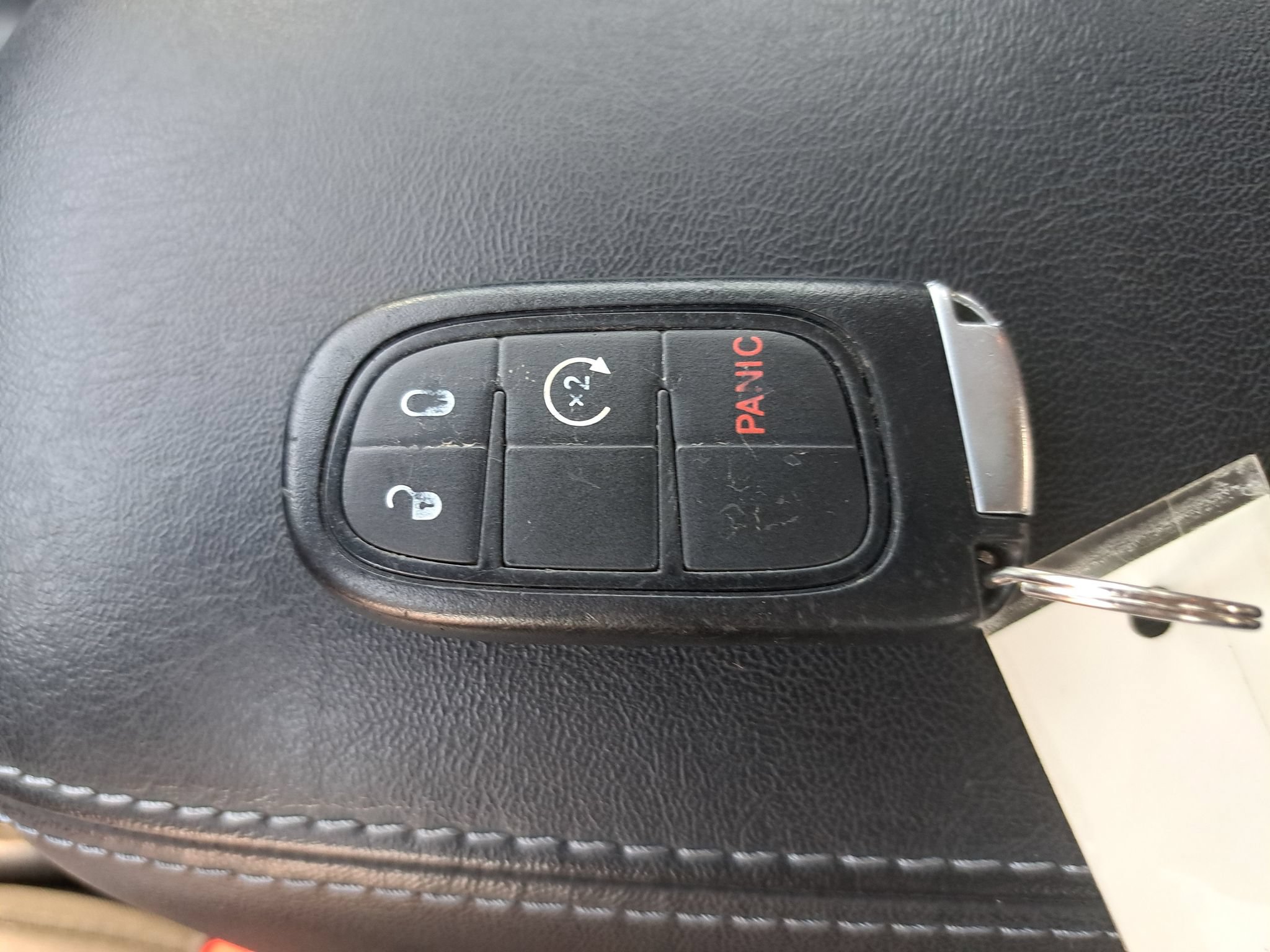 Used 2019 Jeep Cherokee Latitude Plus w/ Cold Weather Group AWD/4WD image 34