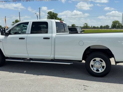 Used 2024 RAM 3500 Tradesman w/ Chrome Appearance Group AWD/4WD image 4