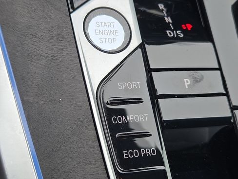 Certified 2023 BMW X7 xDrive40i w/ Executive Package image 25