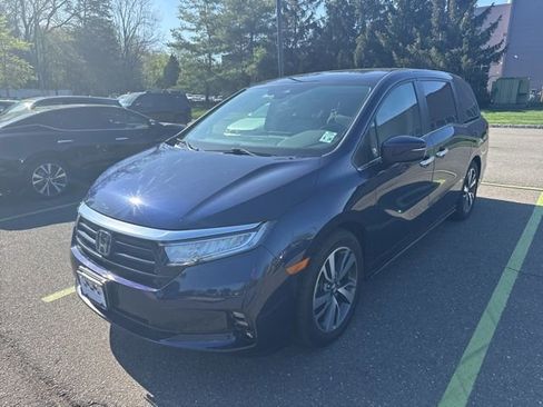 Used 2022 Honda Odyssey Touring image 2