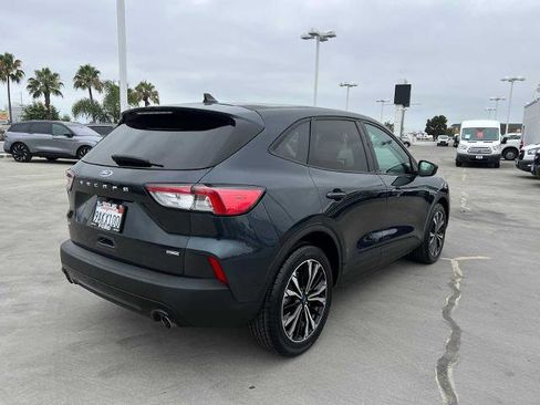 Certified 2022 Ford Escape SE w/ SE Sport Appearance Package image 5