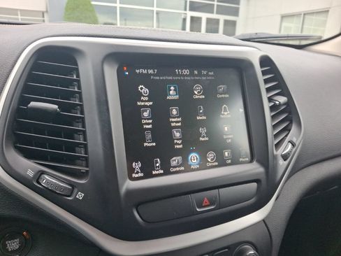 Used 2018 Jeep Cherokee Latitude Plus w/ Cold Weather Group AWD/4WD image 5