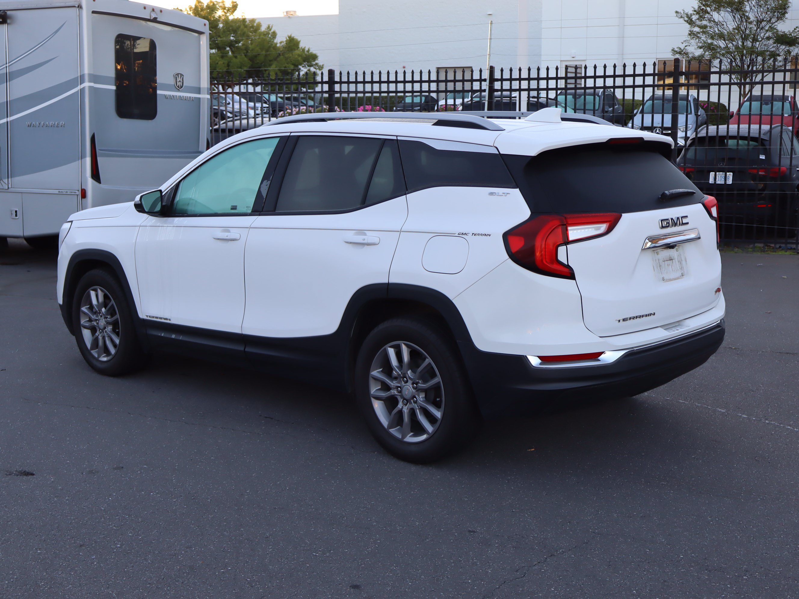 Used 2024 GMC Terrain SLT FWD image 19