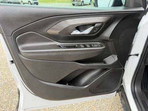 Used 2022 GMC Terrain SLE FWD image 9