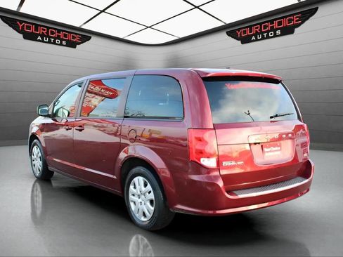 Used 2018 Dodge Grand Caravan SE w/ UConnect Hands-Free Group image 3