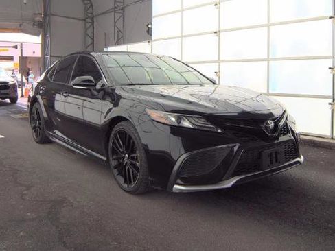 Used 2021 Toyota Camry XSE image 3