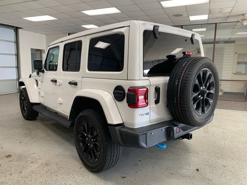 Used 2022 Jeep Wrangler Unlimited Sahara w/ Cold Weather Group AWD/4WD image 3