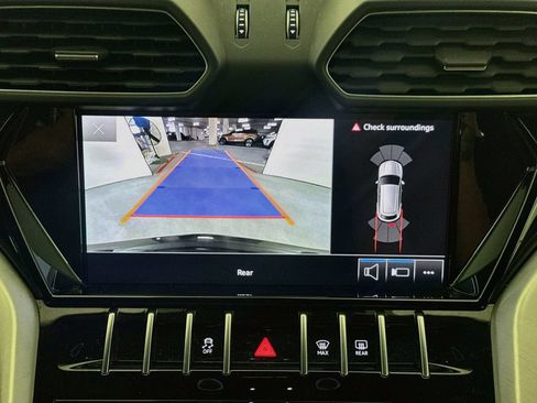 Used 2022 Lamborghini Urus AWD/4WD image 14