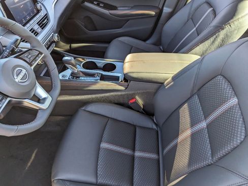 New 2025 Nissan Altima 2.5 SR image 14