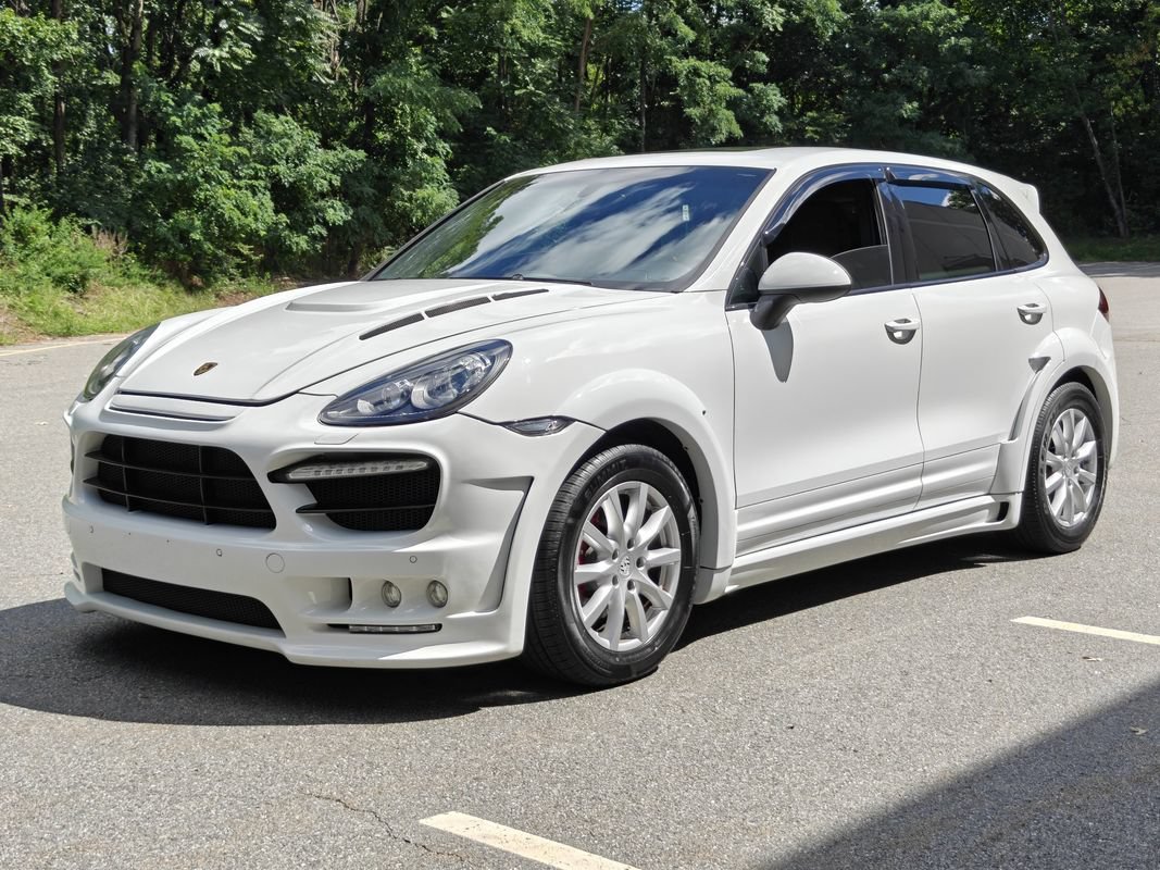 Used 2013 Porsche Cayenne GTS AWD/4WD image 7