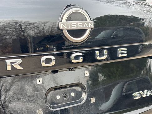Used 2023 Nissan Rogue SV w/ SV Premium B Package image 15