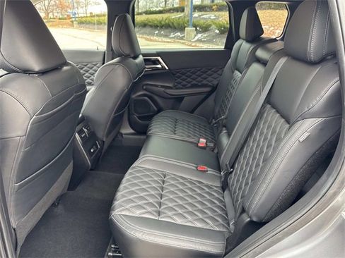 Used 2022 Mitsubishi Outlander SEL image 11