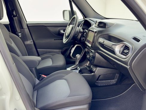 Used 2021 Jeep Renegade Latitude FWD image 30