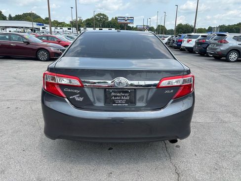 Used 2012 Toyota Camry XLE w/ Leather Pkg FWD image 4