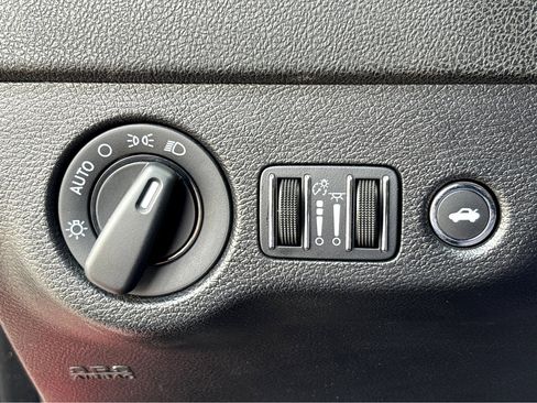 Used 2023 Dodge Charger SXT image 11