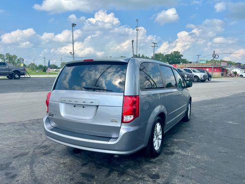 Used 2014 Dodge Grand Caravan SXT FWD image 4