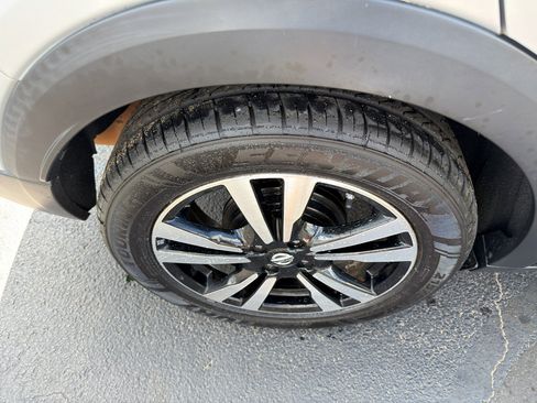 Used 2020 Nissan Kicks SV FWD image 12