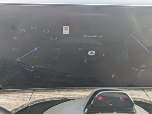 Used 2025 Hyundai Santa Fe Limited image 35