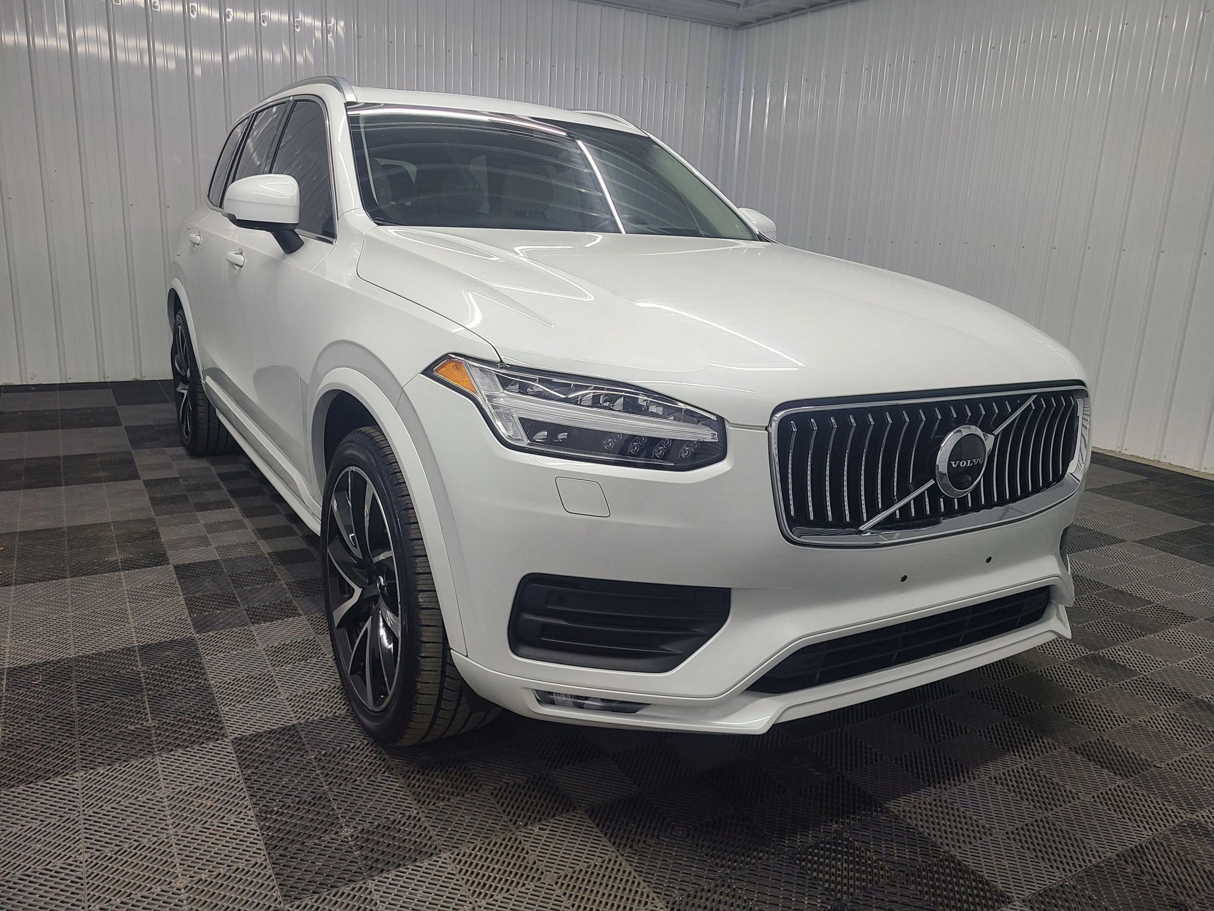 Used 2020 Volvo XC90 T6 Momentum AWD/4WD image 13