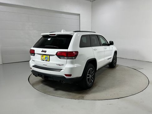 Used 2017 Jeep Grand Cherokee Trailhawk AWD/4WD image 39